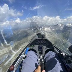 Flugwegposition um 12:50:29: Aufgenommen in der Nähe von Gemeinde Bad Gastein, Bad Gastein, Österreich in 3044 Meter